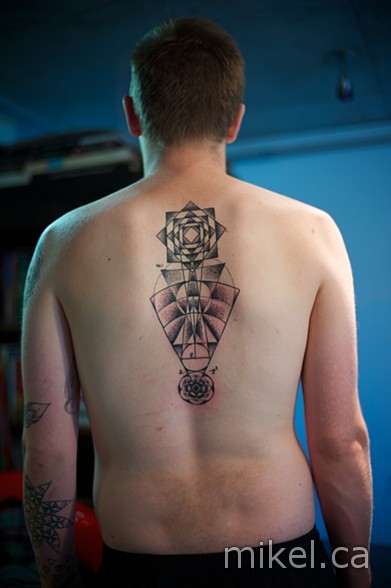 geometric back in dot work